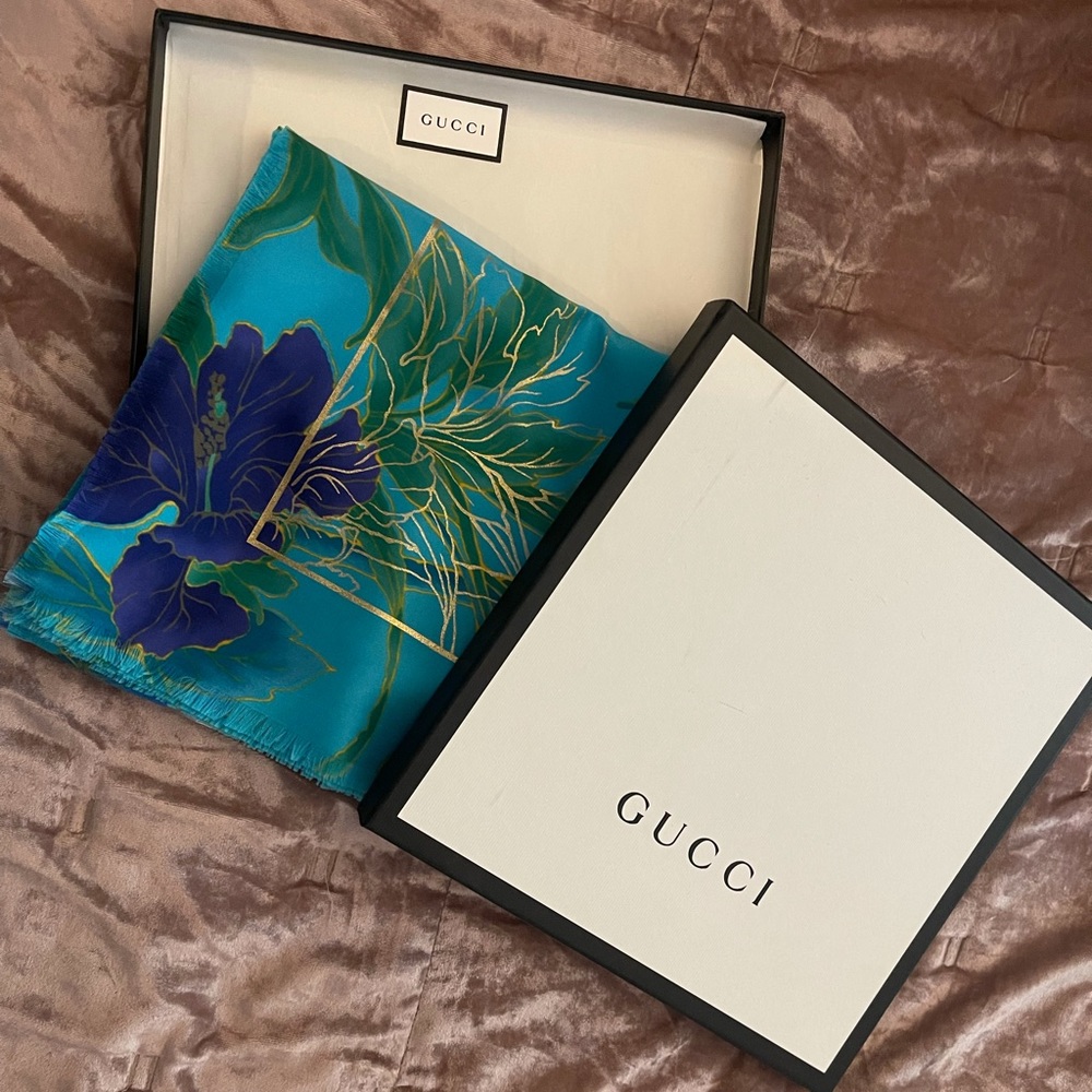 Sale Gucci Paradise Lost 90x90 scarf NIB new